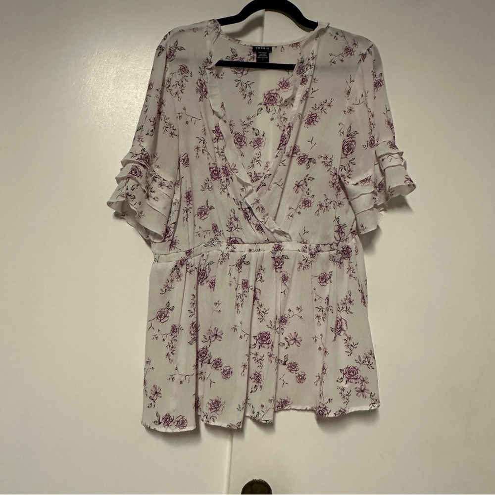 Torrid Women's White Ruffled Floral Top Size 1X